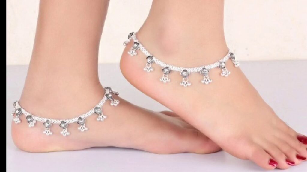 Step into Style: The Ultimate Guide to Buying Silver Anklets Online
